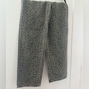 Universal Thread Gray Leopard Print Jeans